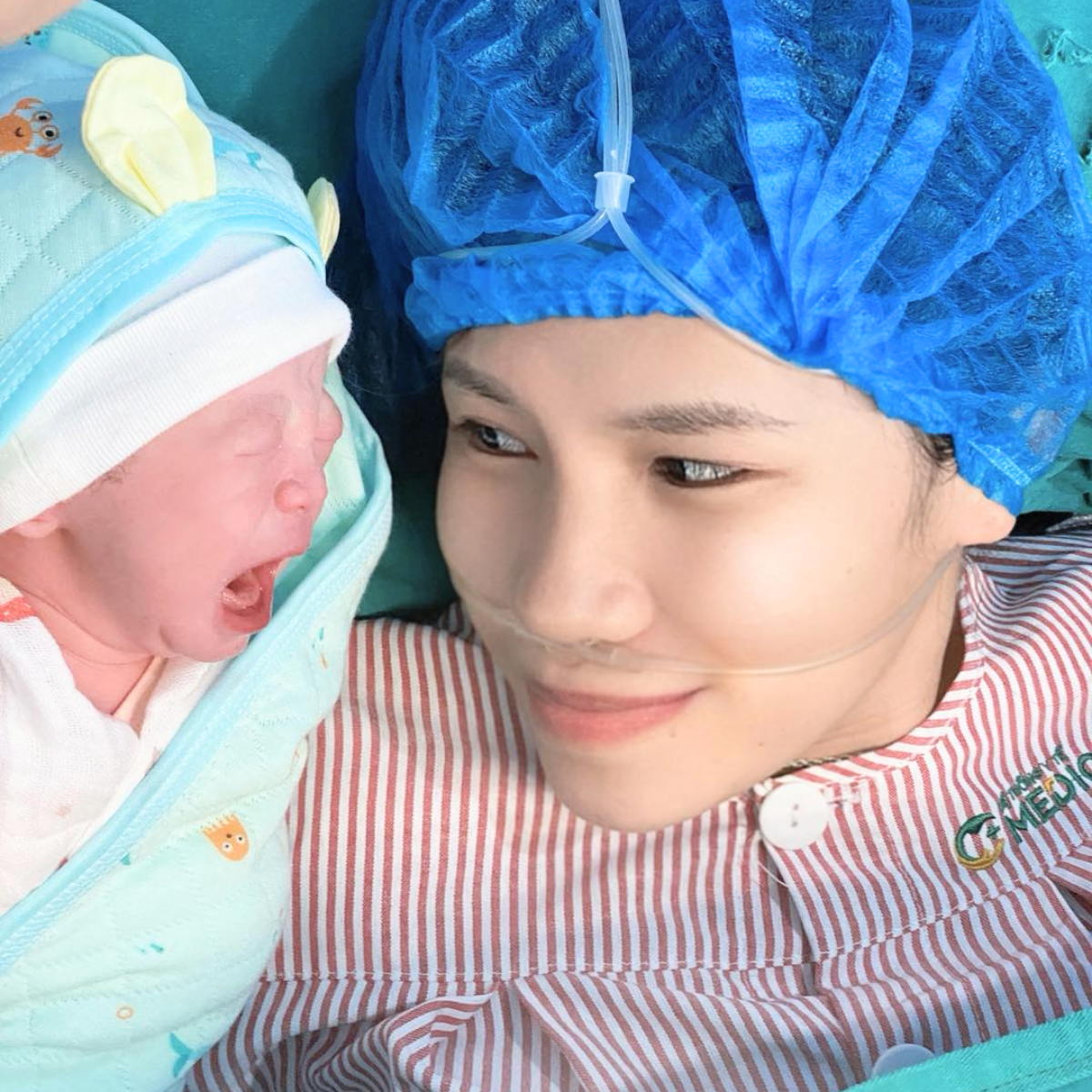 Ca sinh của chị Huyền diễn ra thuận lợi, mẹ tròn con vuông. Ngay sau đó bác sĩ tiến hành triệt sản