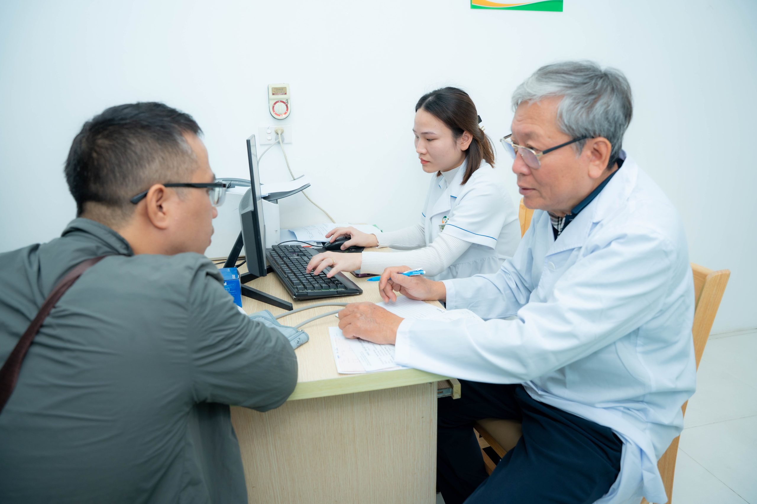 Đội ngũ y bác sĩ và nhân viên y tế tại Phòng khám Đa khoa MEDIC Đông Anh sẵn sàng phục vụ người dân.