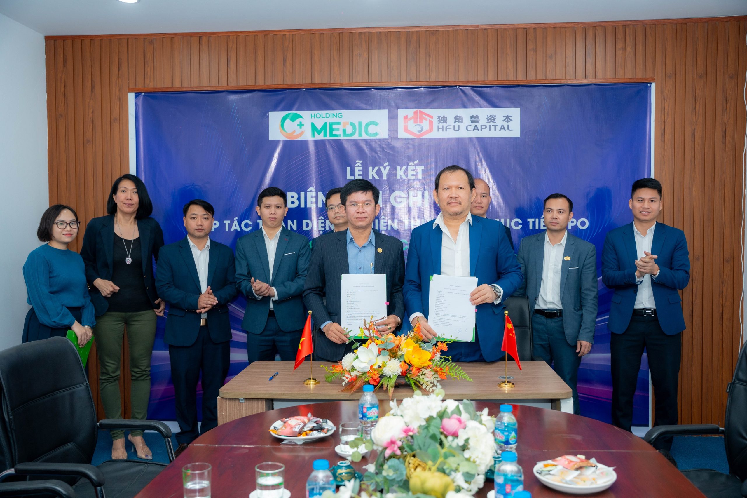 Toàn cảnh lễ ký kết MOU hợp tác chiến lược giữa Medic Holding và HFU Capital trong không khí trang trọng, chuyên nghiệp.