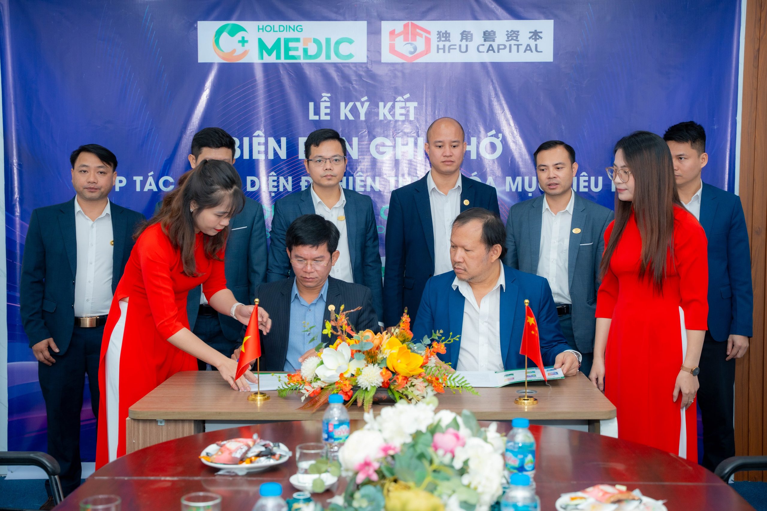 Đại diện ban lãnh đạo Medic Holding và HFU Capital tại lễ ký kết hợp tác chiến lược, hướng tới chuẩn hóa quản trị và phát triển bền vững.