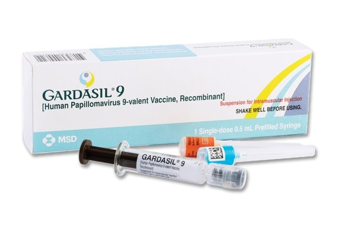 Vắc xin HPV được khuyến nghị tiêm cho cả nam và nữ từ 9–45 tuổi để bảo vệ sức khỏe sinh sản.