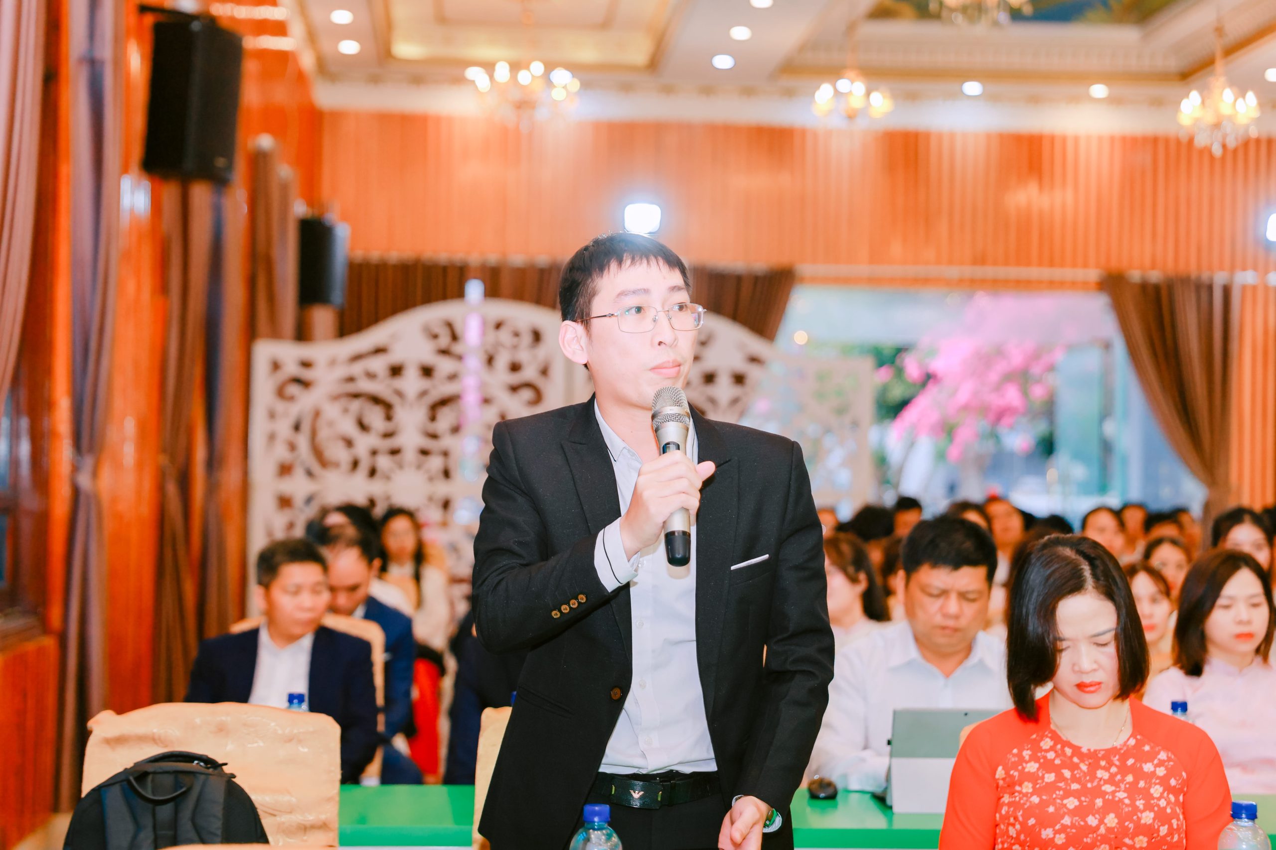 Cổ đông đặt câu hỏi trực tiếp về chiến lược mở rộng và chính sách cổ tức giai đoạn 2026-2030.