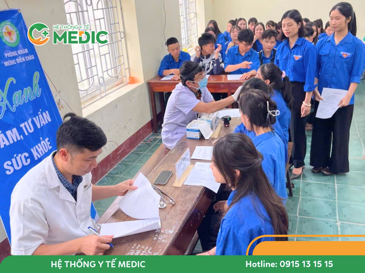 Bác sĩ Quách Hoàng Thảo – Giám đốc Phòng khám Đa khoa Medic Diễn Châu trực tiếp tham gia chương trình khám sức khỏe cộng đồng tại xã Đức Châu.