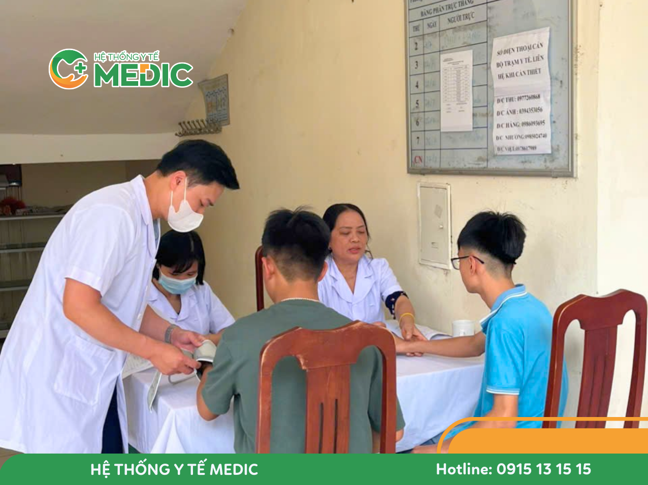 Bác sĩ Medic Hà Nam kiểm tra tim mạch và huyết áp cho học sinh tham gia giải thể thao