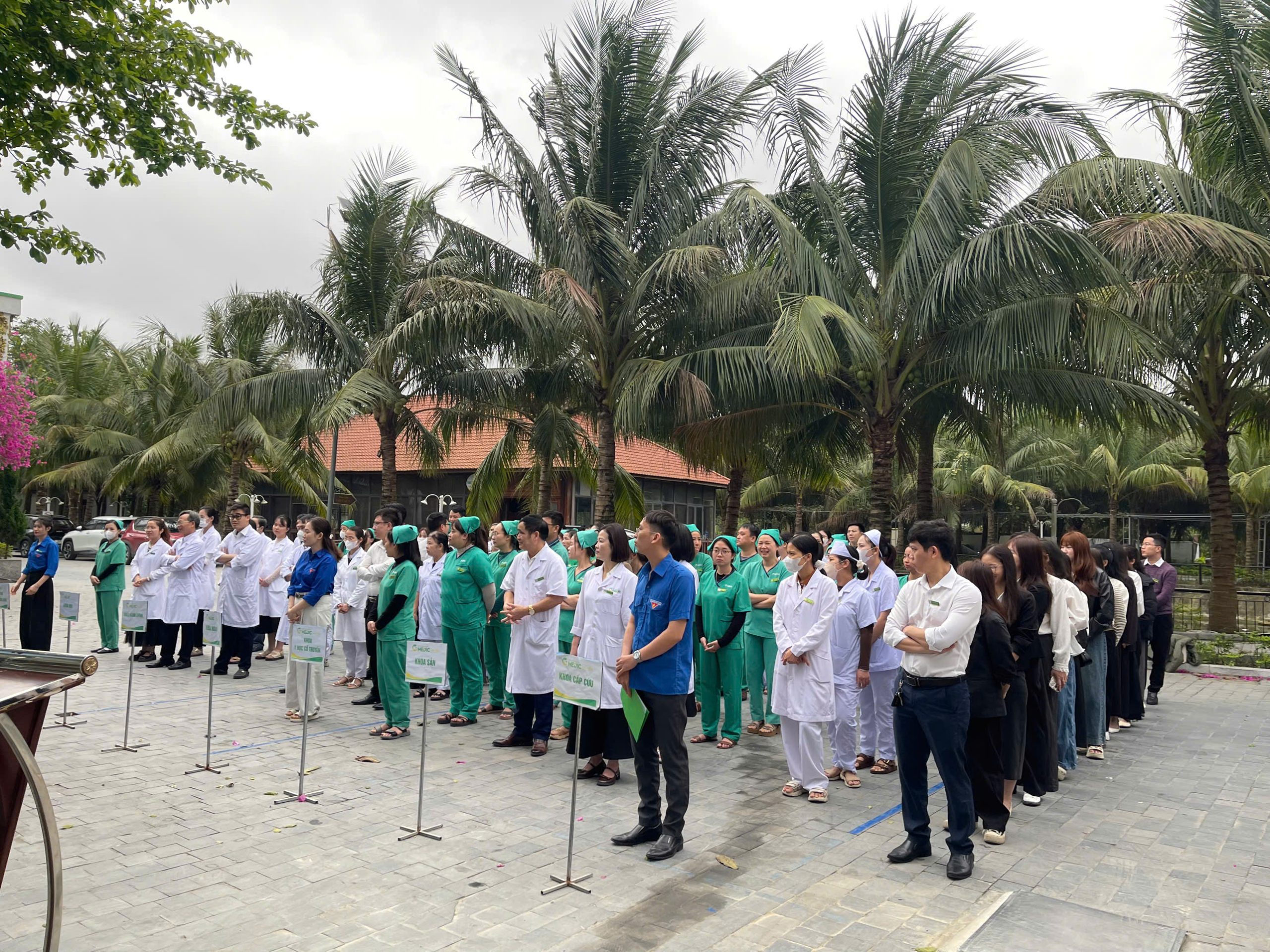 Đông đảo các đoàn viên thanh niên tham gia Lễ phát động