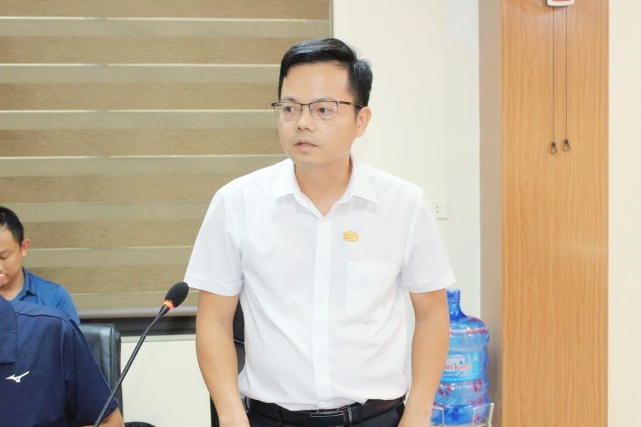 Tổng Giám đốc Công ty Cổ phần Bệnh viện đa khoa Medic Kỳ Anh Lê Văn Sa trình bày kế hoạch triển khai dự án tại buổi làm việc