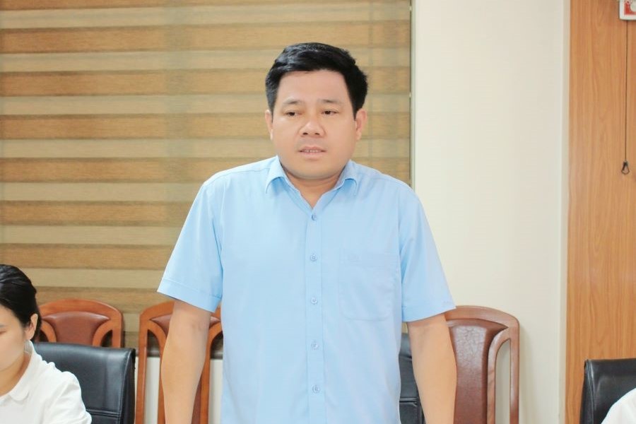 Chủ tịch UBND phường Hoành Sơn Nguyễn Hồng Cương phát biểu tại buổi làm việc