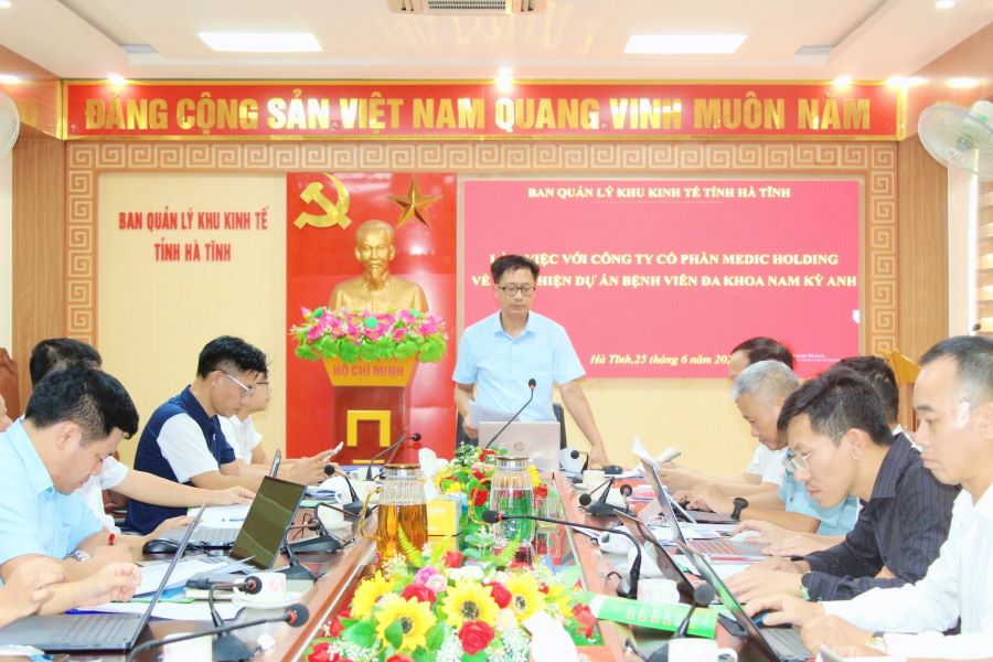 Phó Trưởng Ban Quản lý Khu kinh tế tỉnh Hà Tĩnh Võ Tá Nghĩa kết luận tại buổi làm việc