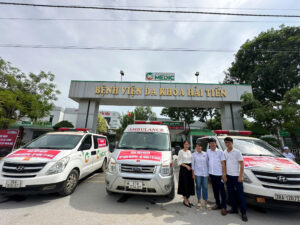 Chiều 13/9 đoàn thiện nguyện gồm các y, bác sĩ cùng thuốc men và các nhu yếu phẩm thiết yếu đã xuất phát đến tỉnh Lào Cai.