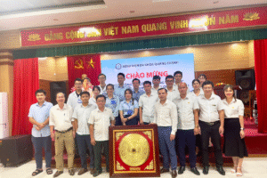 Lưu lại khoảnh khắc kỷ niệm sau chuyến tham quan, học tập ý nghĩa