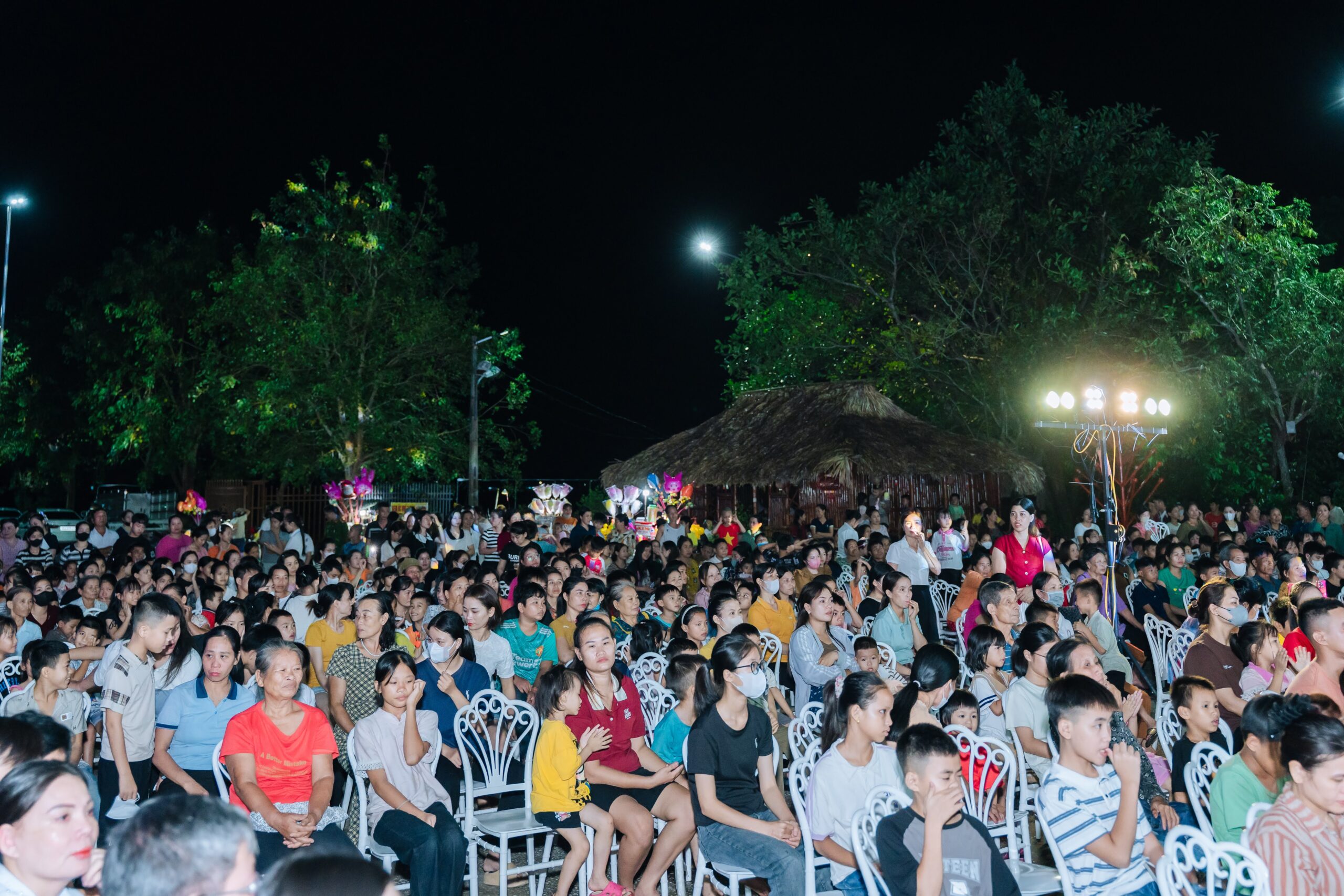 Nụ cười hồn nhiên của các em nhỏ khi nhận quà – minh chứng cho niềm hạnh phúc giản dị mà chương trình mang lại.