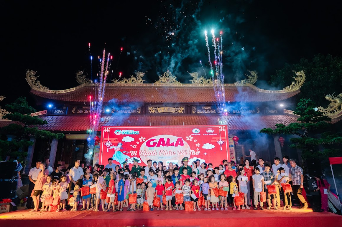 Khoảnh khắc đáng nhớ khép lại đêm Gala – khi yêu thương được sẻ chia, niềm hạnh phúc lan tỏa trong từng ánh mắt, nụ cười.
