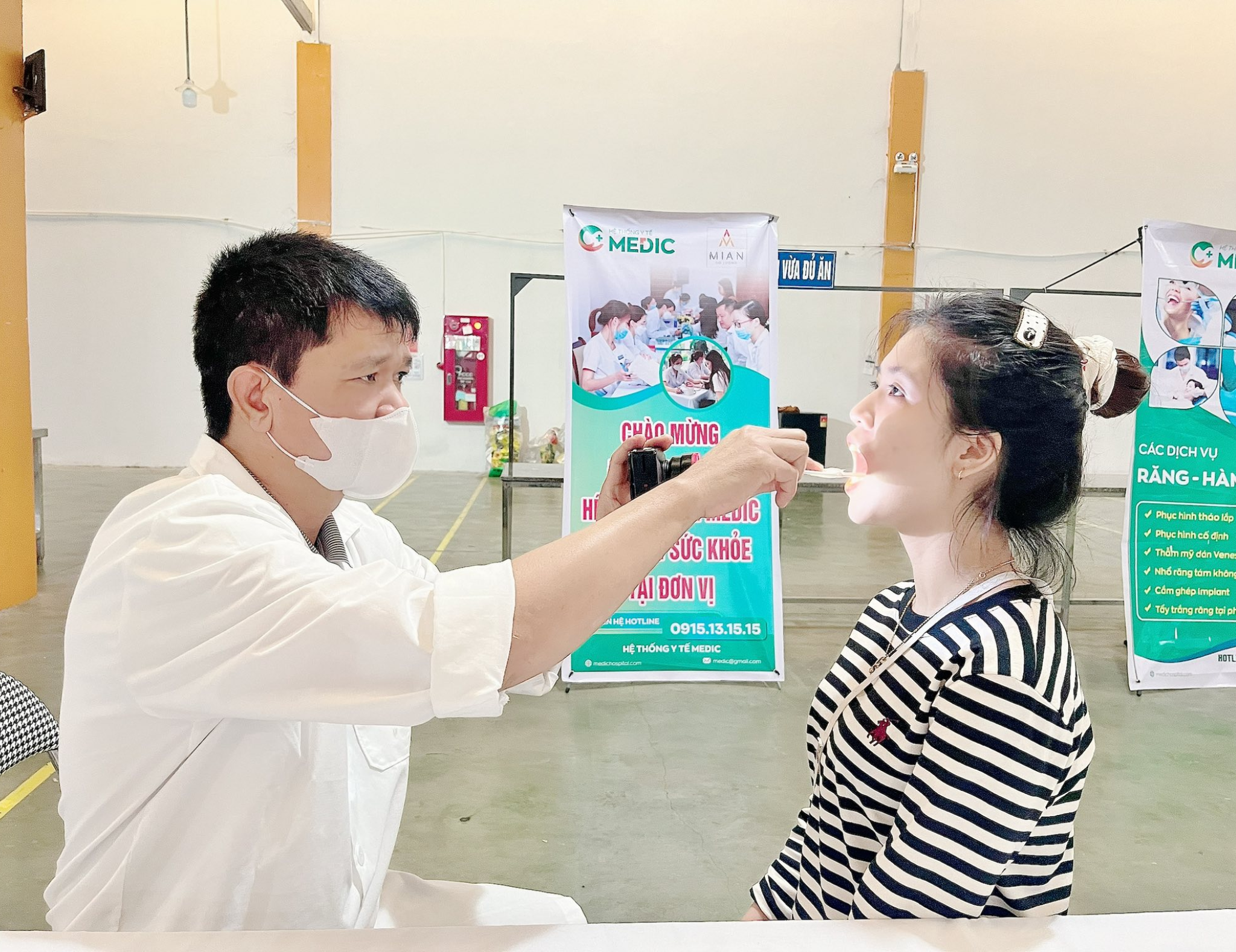 Bác sĩ Medic Hải Tiến thăm khám và tư vấn sức khỏe trực tiếp cho người lao động