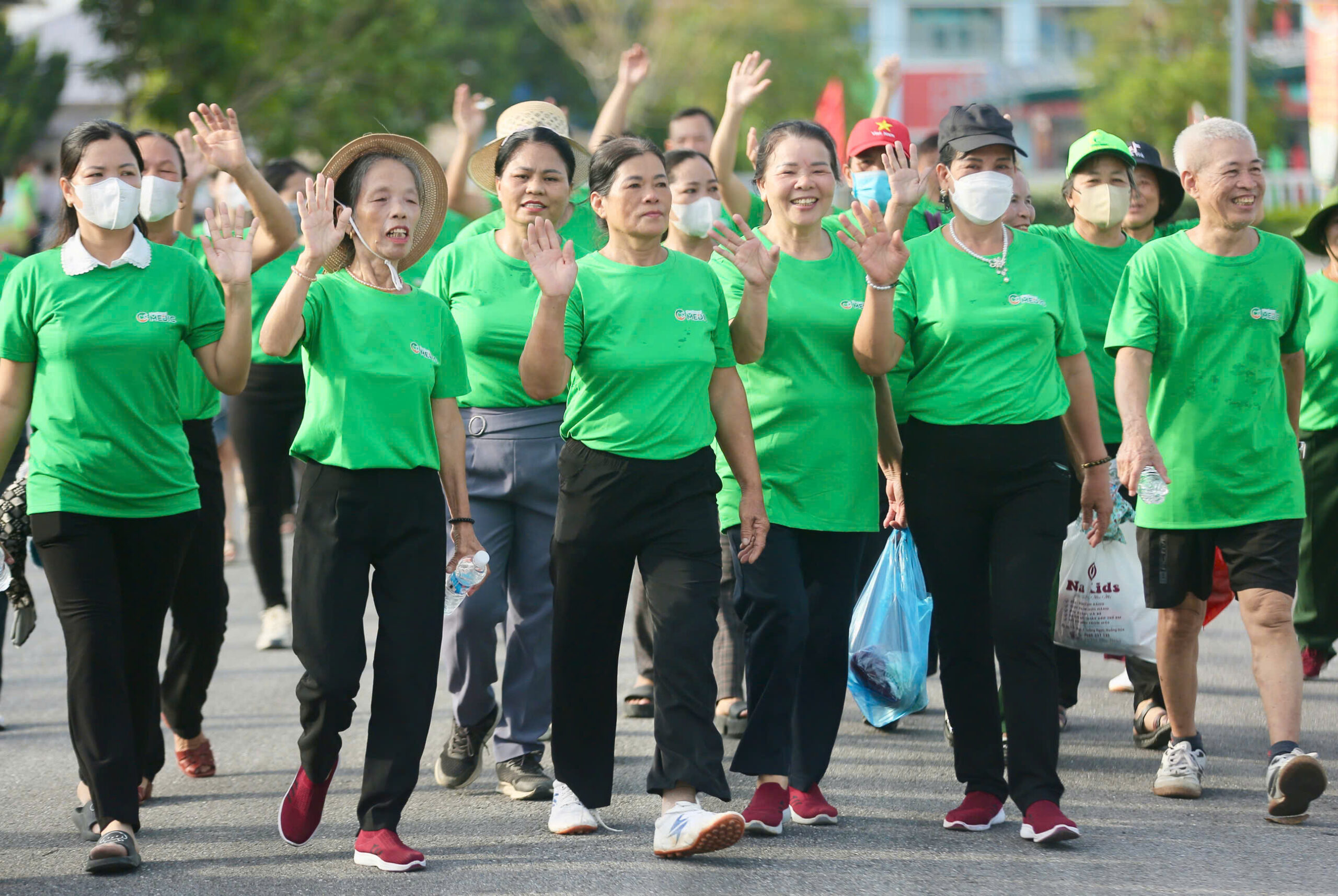 Hàng trăm bước chân đồng hành trên cung đường 1500m – lan tỏa tinh thần sẻ chia, vì nụ cười trẻ thơ.