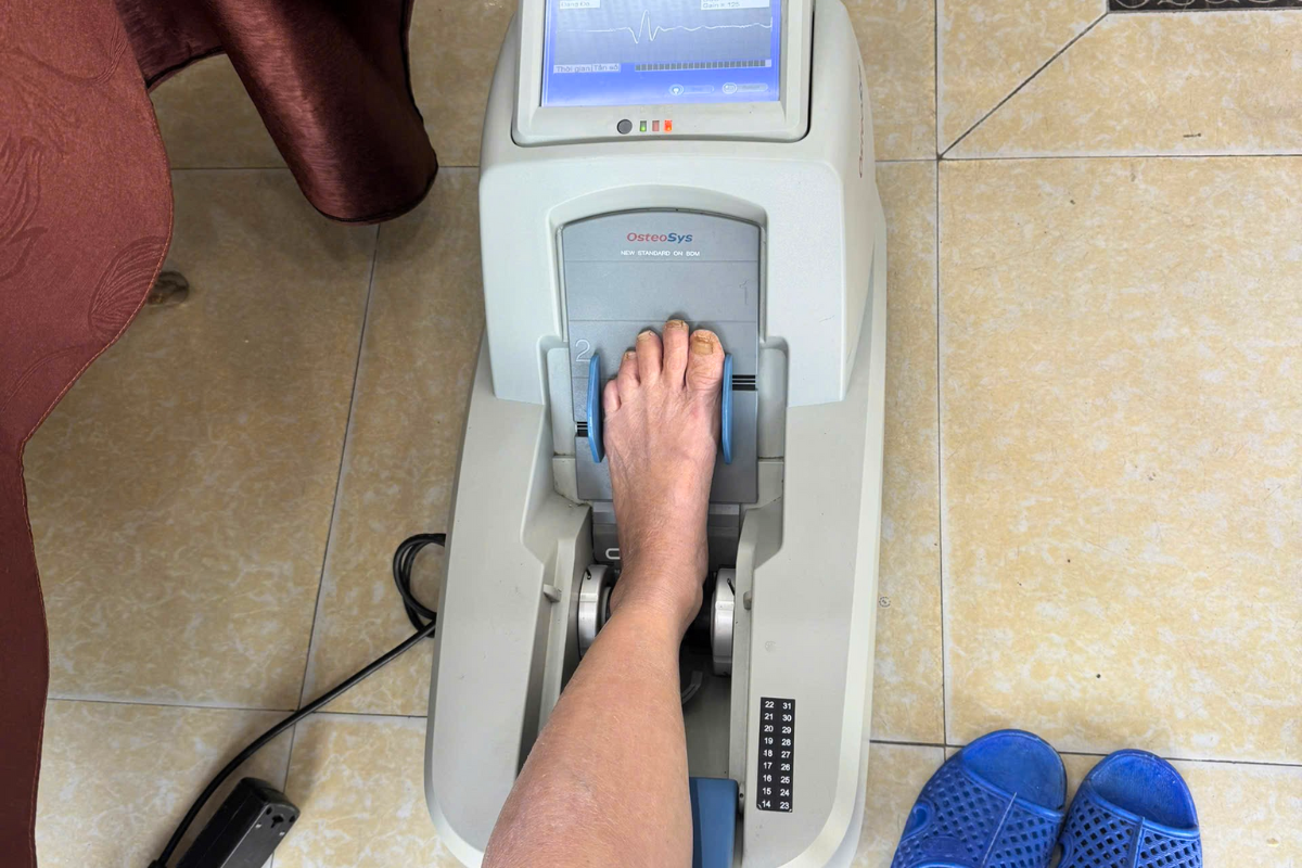 Đội ngũ nhân viên y tế luôn tận tâm hỗ trợ, đảm bảo khách hàng được phục vụ nhanh chóng và chu đáo.