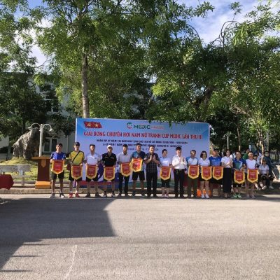 Các câu lạc bộ bóng chuyền trên địa bàn xã Hoa Lộc tham gia giải đấu với tinh thần giao lưu, đoàn kết.